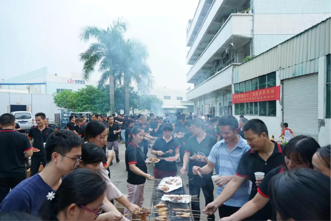 2019年“歡樂(lè)在俊泰，情濃意更濃”員工生日會(huì)暨中秋燒烤晚會(huì)順利舉行